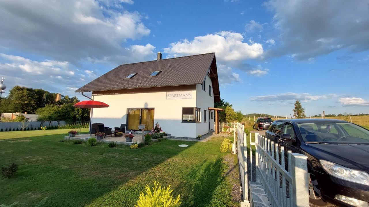 Apartmany Kohoutek A Slepicka V Novohradskych Horach Nové Hrady Extérieur photo